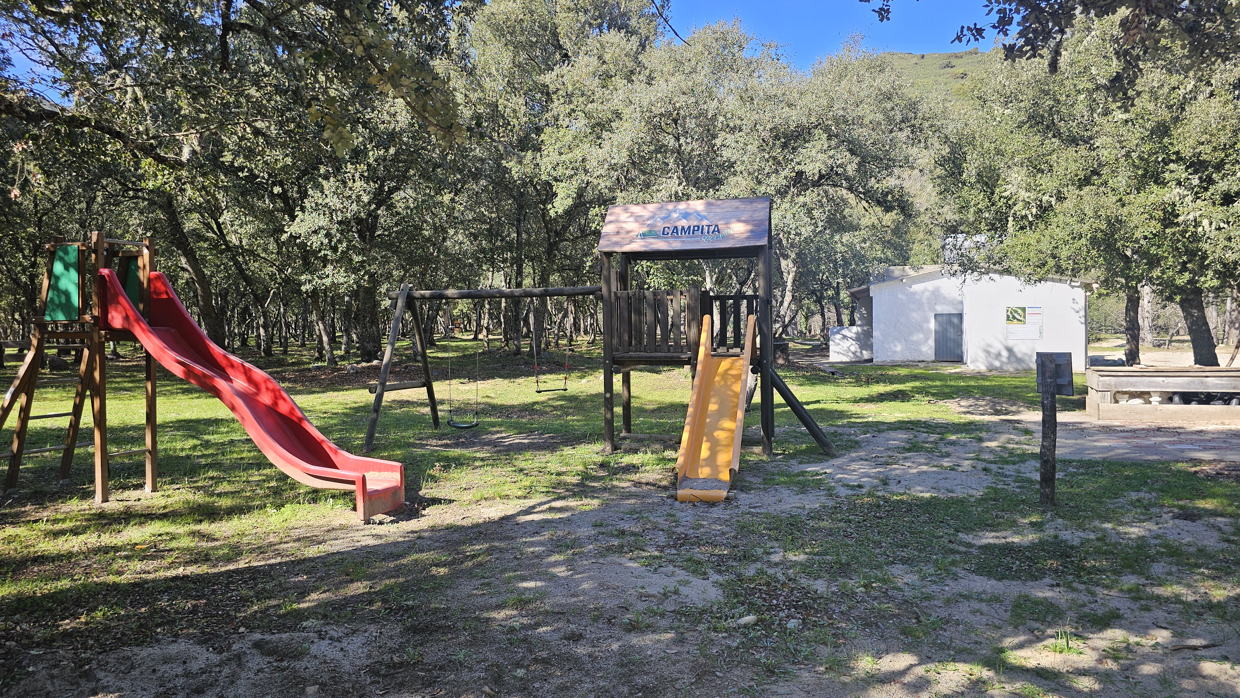 Aire de jeu du camping campita, toboggans balançoires