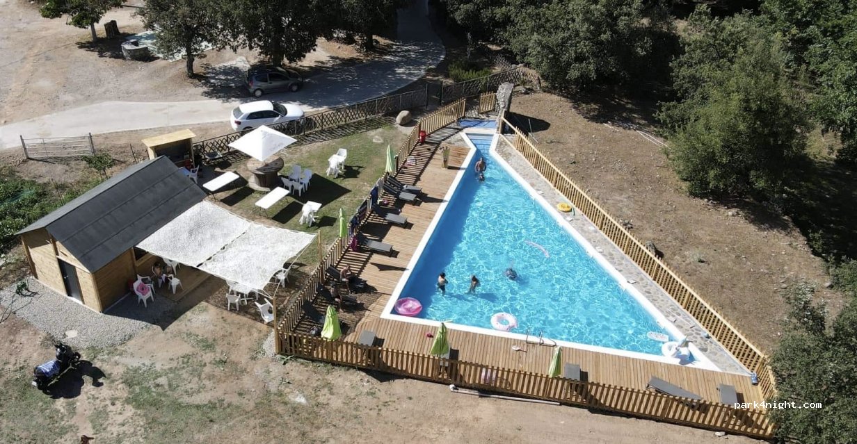 Image de la piscine du camping campita